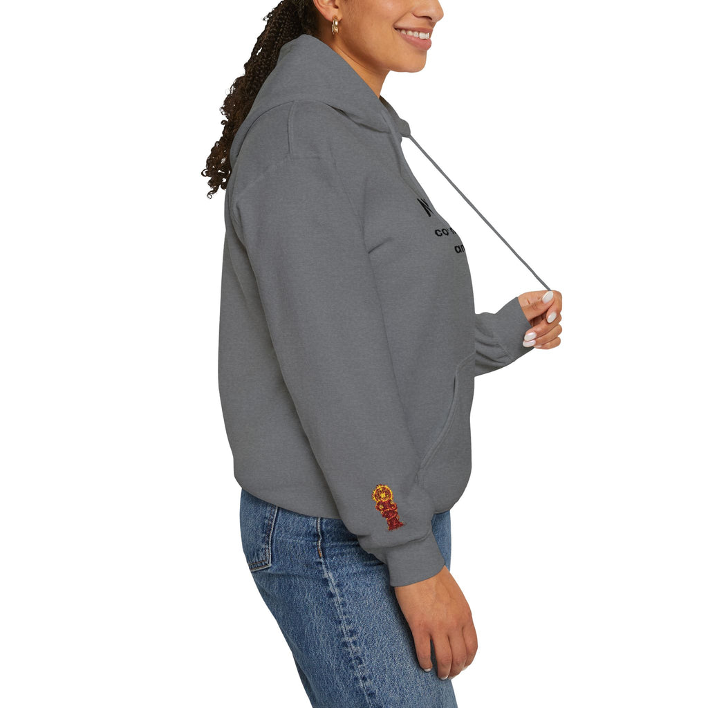 "Geld kommt zu mir" Hoodie — Positiver Affirmations-Hoodie mit Ärmelflammen-Akzent