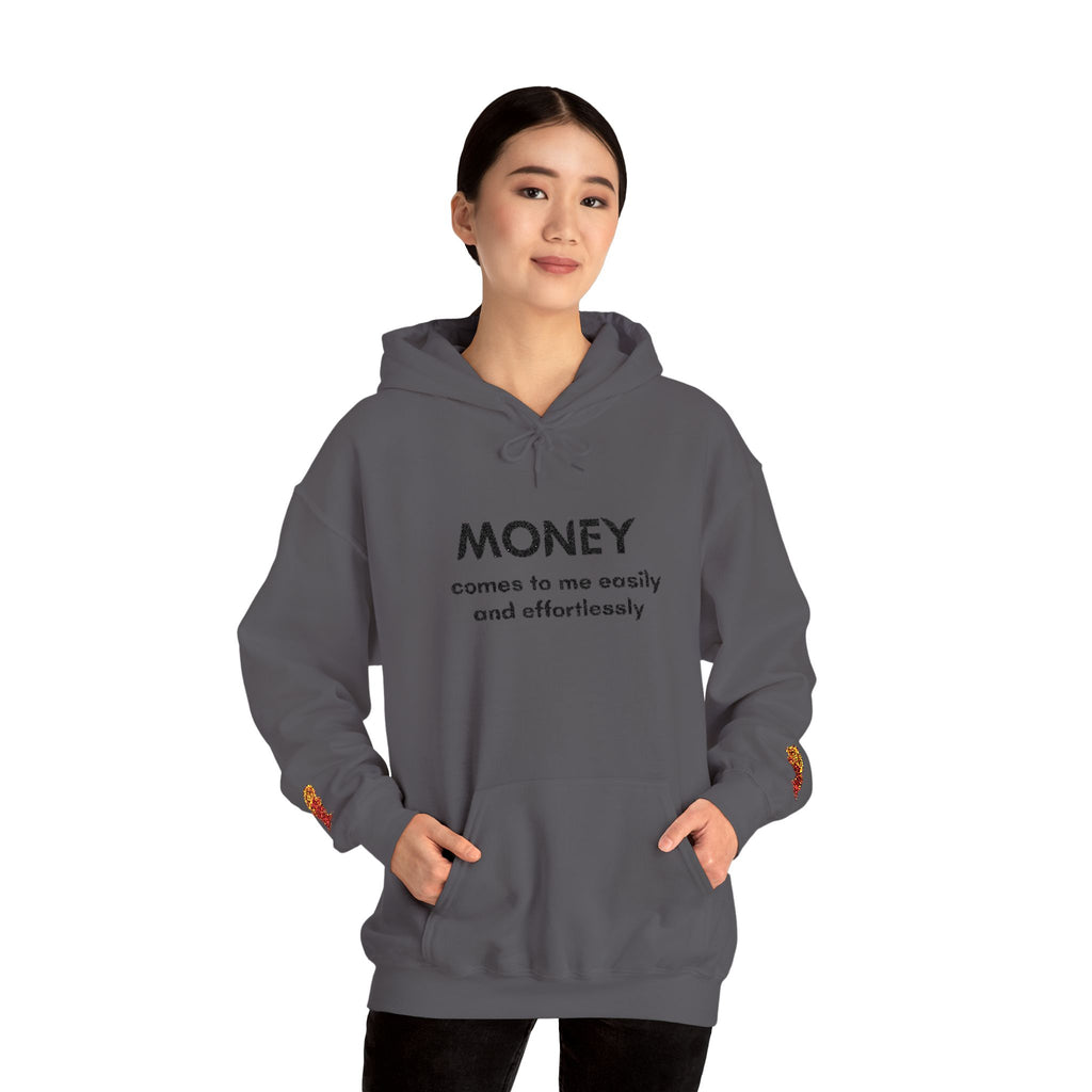 "Geld kommt zu mir" Hoodie — Positiver Affirmations-Hoodie mit Ärmelflammen-Akzent