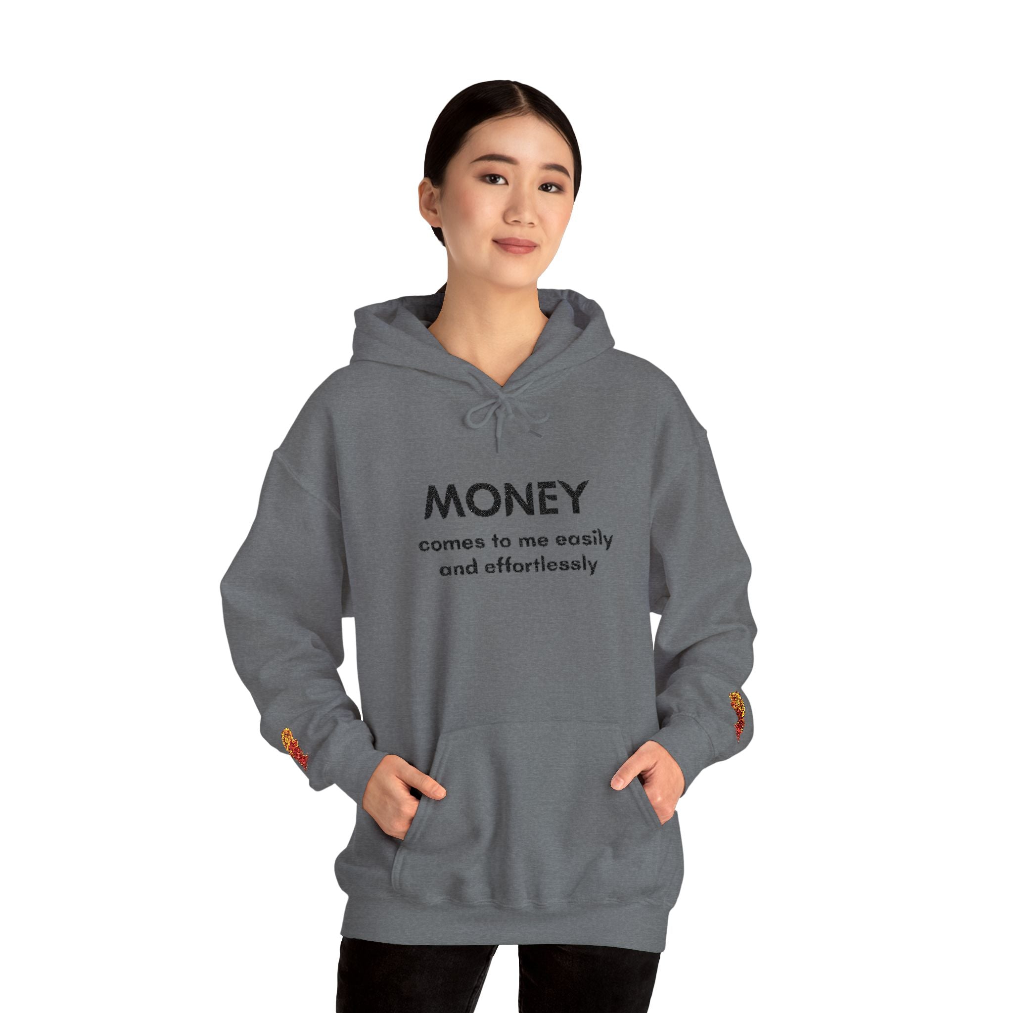 "Geld kommt zu mir" Hoodie — Positiver Affirmations-Hoodie mit Ärmelflammen-Akzent